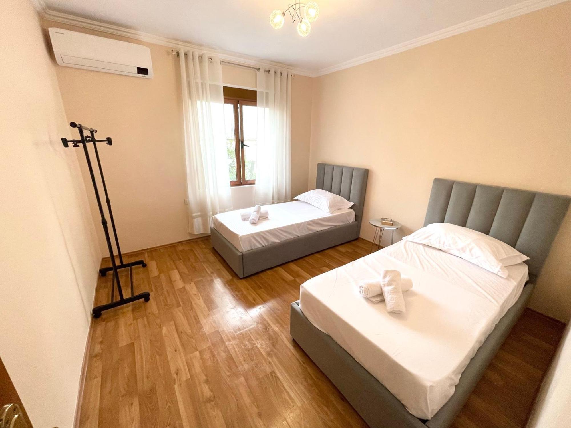 Skanderbeg Square Apartment 02 地拉那 外观 照片